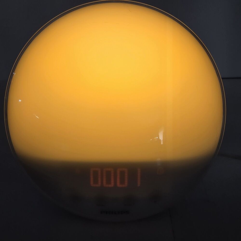 Philips HF3520 SmartSleep Wake-Up Light Sunrise Simulation Alarm Clock FM Radio